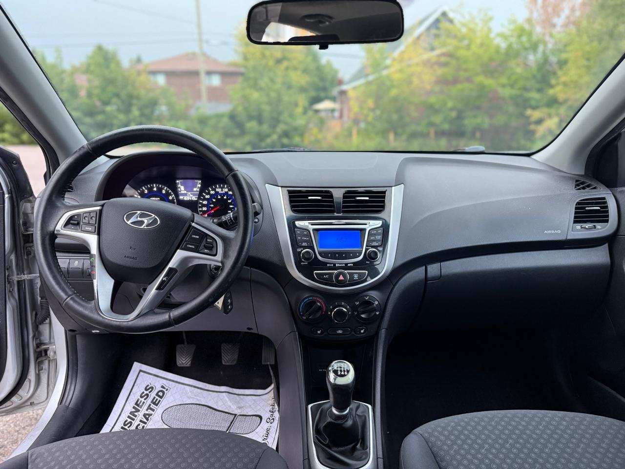 2012 Hyundai Accent 5DR HB MAN L - Photo #12