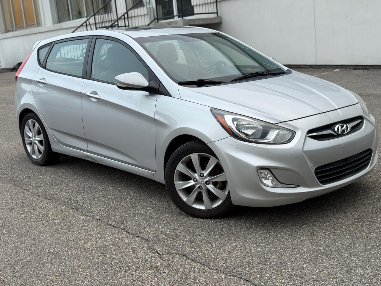 2012 Hyundai Accent 5DR HB MAN L Photo2