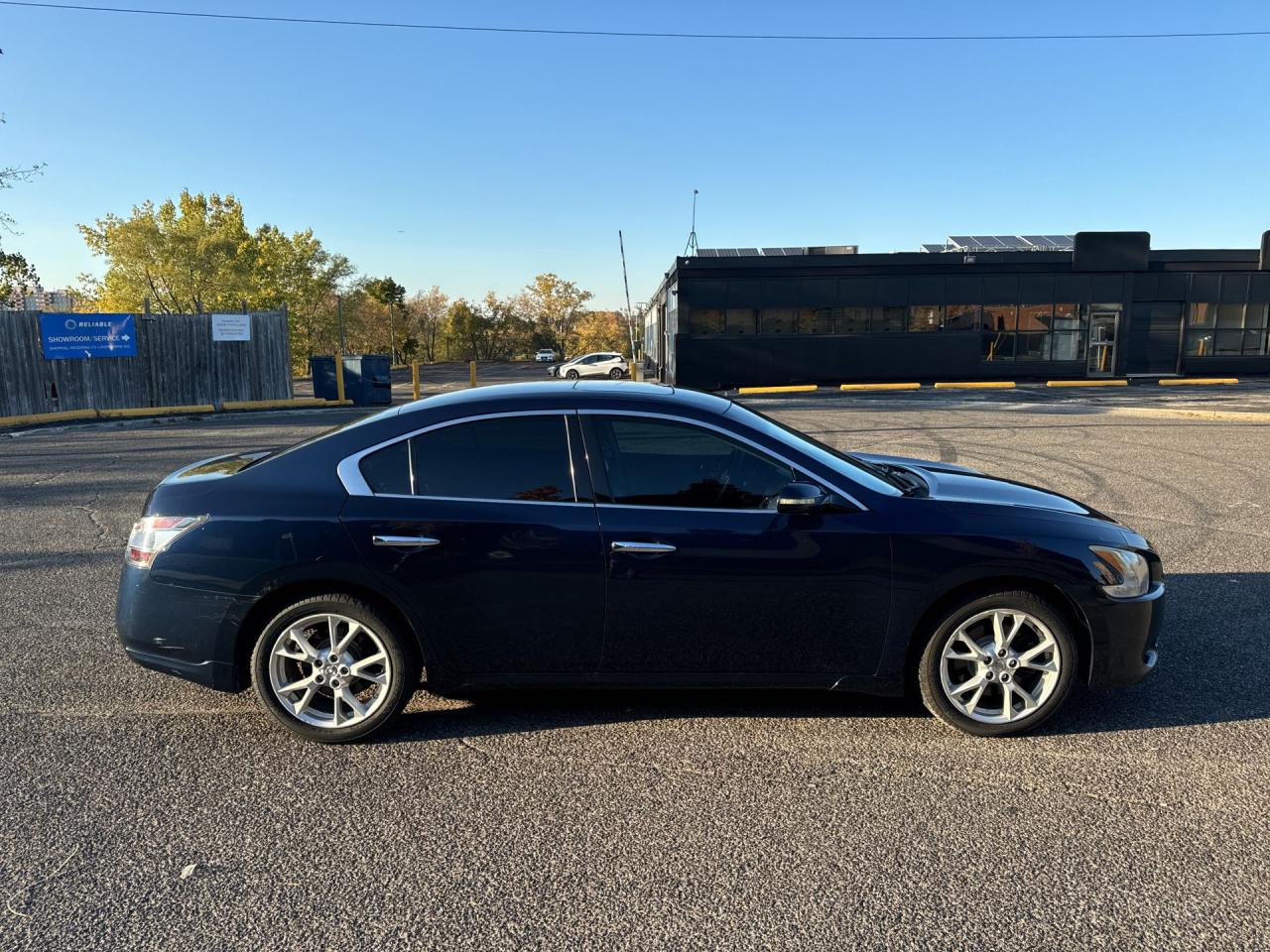 2012 Nissan Maxima 4dr Sdn CVT 3.5 SV - Photo #4