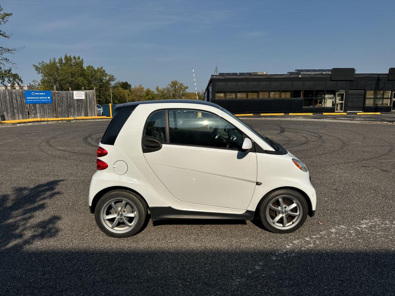 2015 Smart fortwo 2dr Cpe Pure - Photo #5