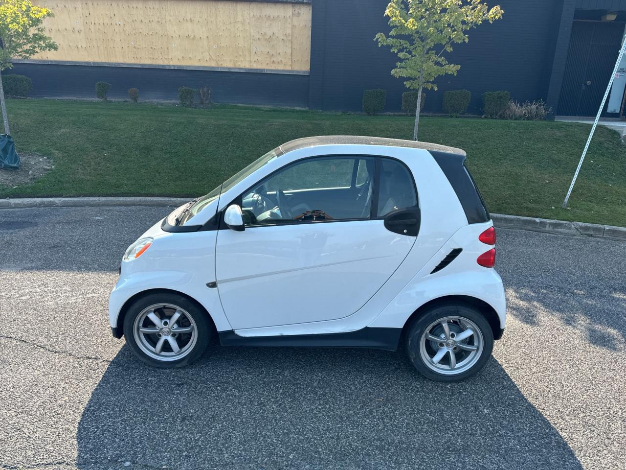 2015 Smart fortwo 2dr Cpe Pure - Photo #9