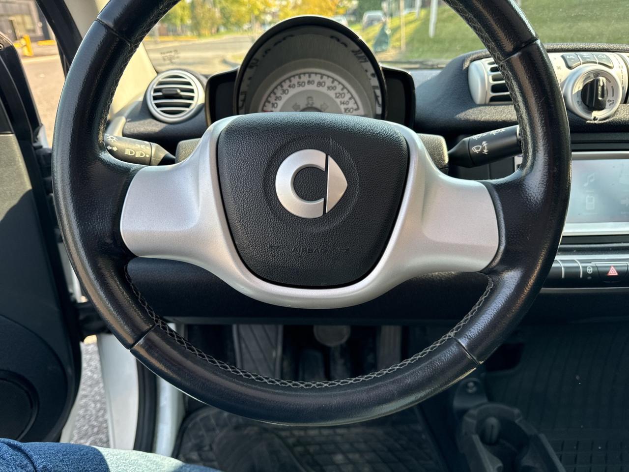 2015 Smart fortwo 2dr Cpe Pure - Photo #11