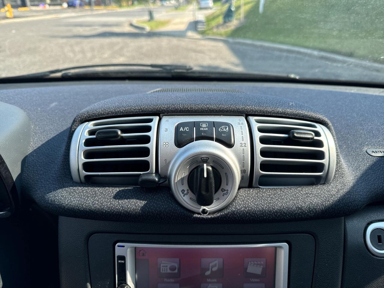 2015 Smart fortwo 2dr Cpe Pure - Photo #12