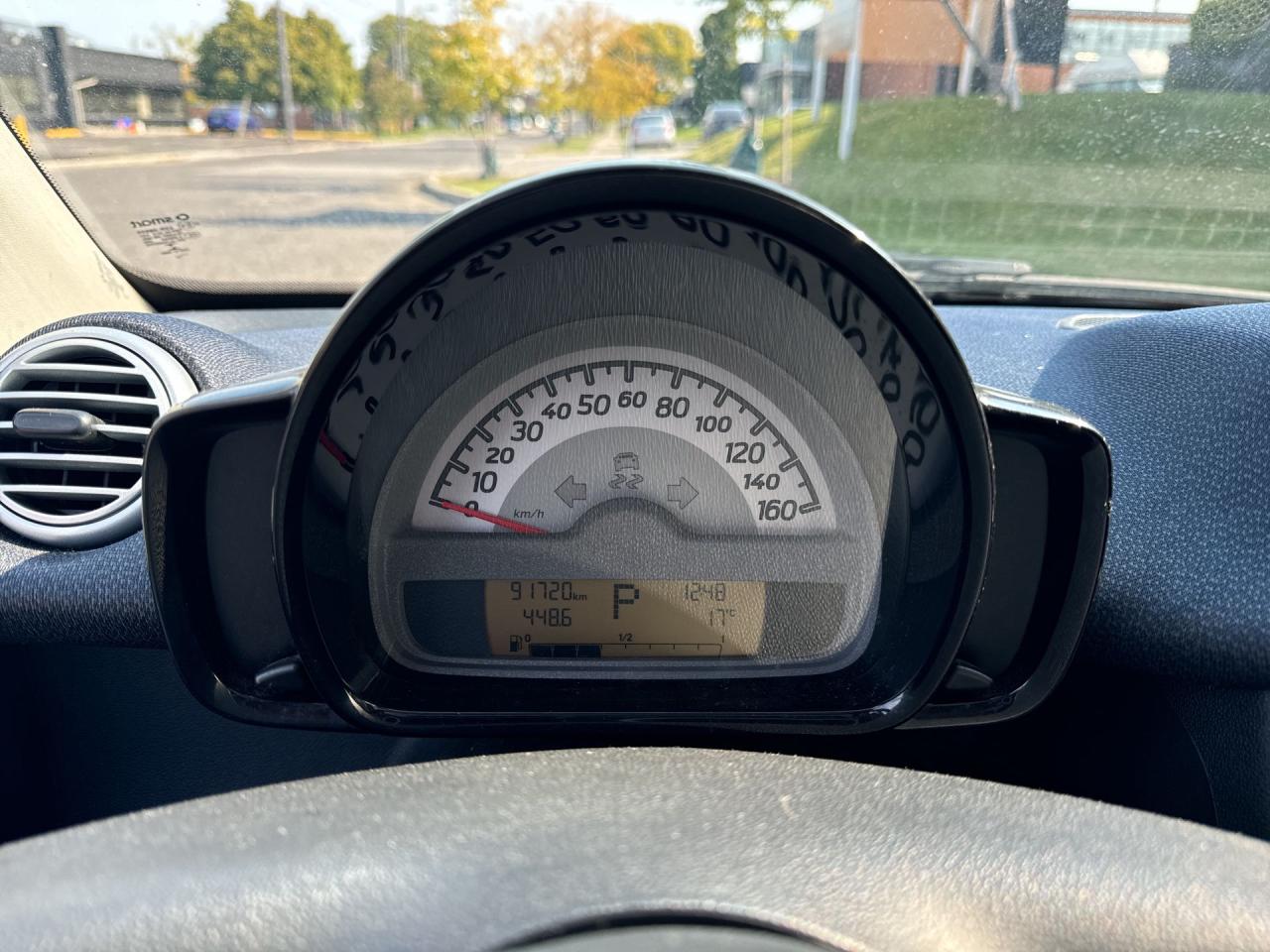2015 Smart fortwo 2dr Cpe Pure - Photo #16