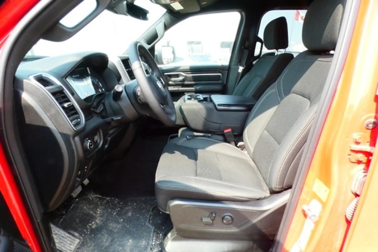 2025 Dodge Ram 1500 Big Horn HYBRID e-torque Crew Cab w/Htd cloth, BUC - Photo #10