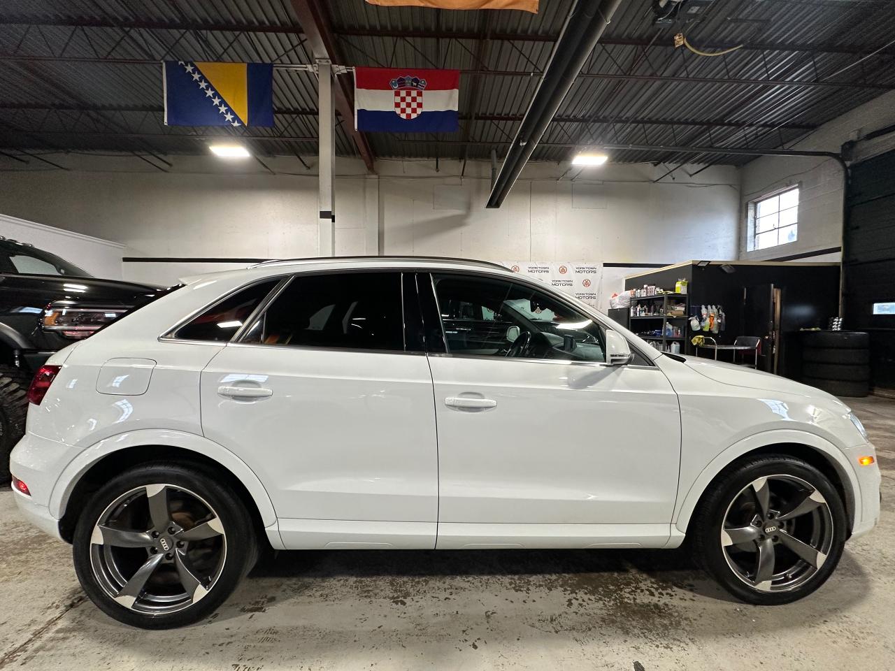 2015 Audi Q3 QUATTRO | 2.0T | TECHNIK | SUNROOF | BOSE SOUND - Photo #3