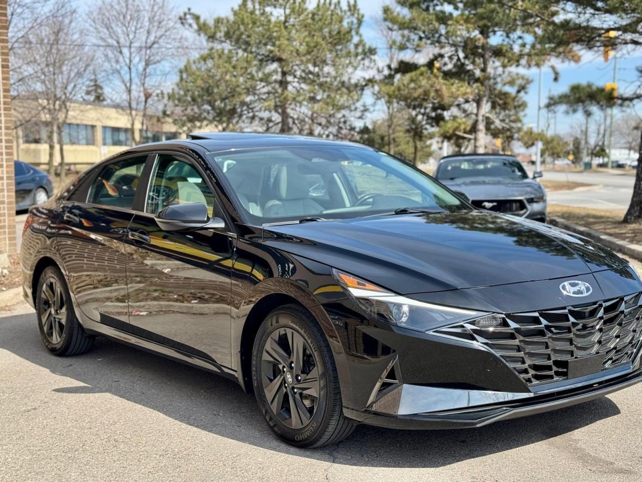 2022 Hyundai Elantra  Photo3