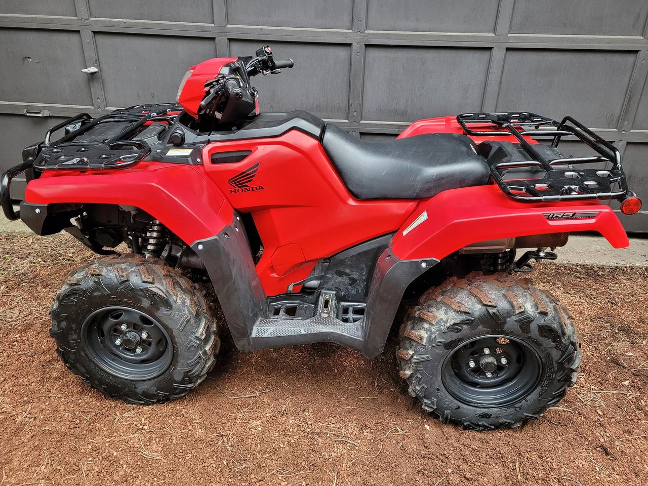 <p>Winch</p><p>Patriot Red</p><p>One Owner, Financing Available, Trade-ins Welcome!</p>