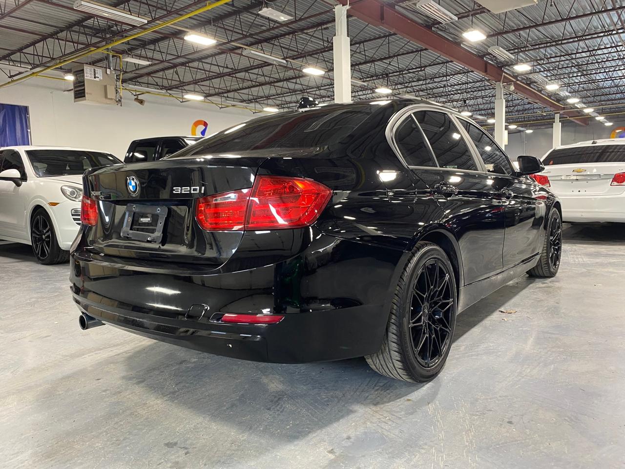 2015 BMW 3 Series 320i xDrive Photo4