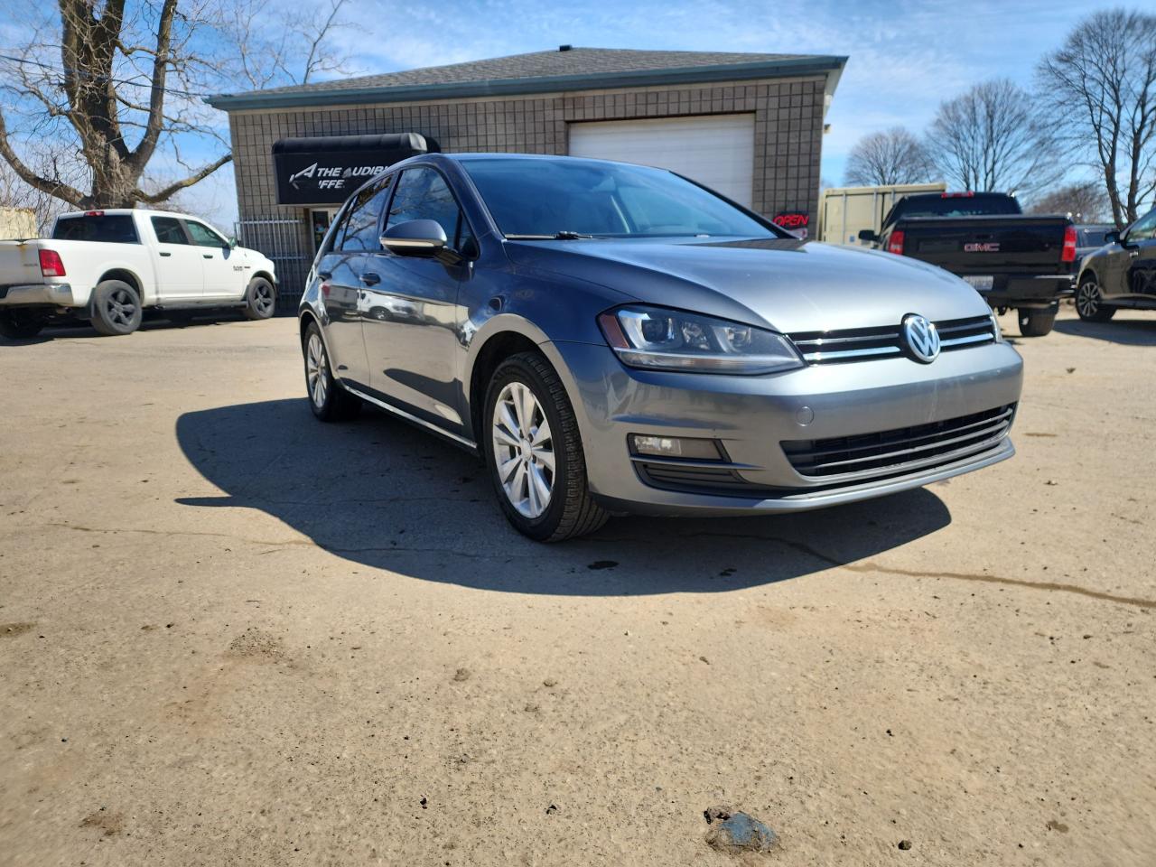 2016 Volkswagen Golf Highline Photo2