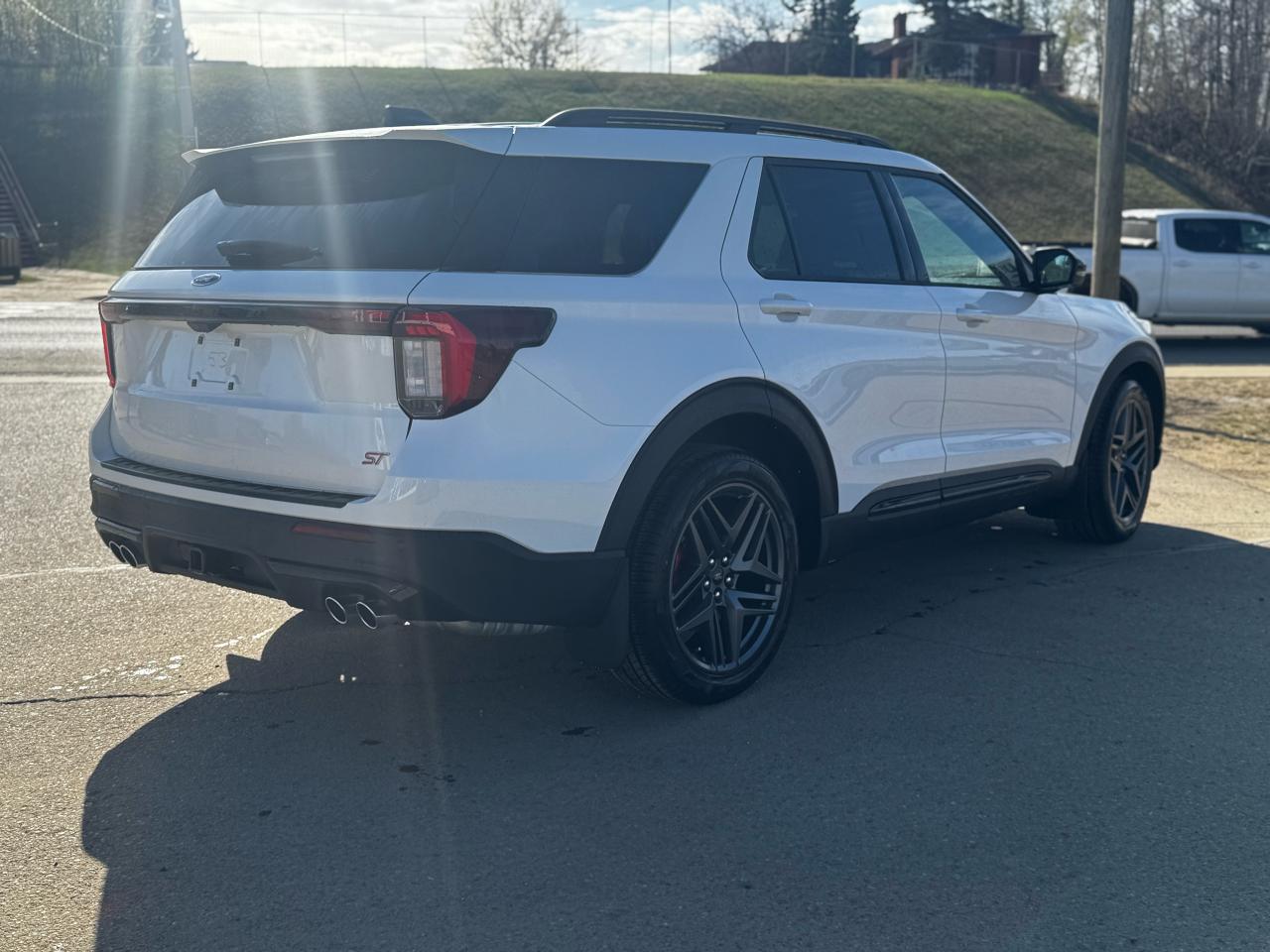 2025 Ford Explorer ST Photo3