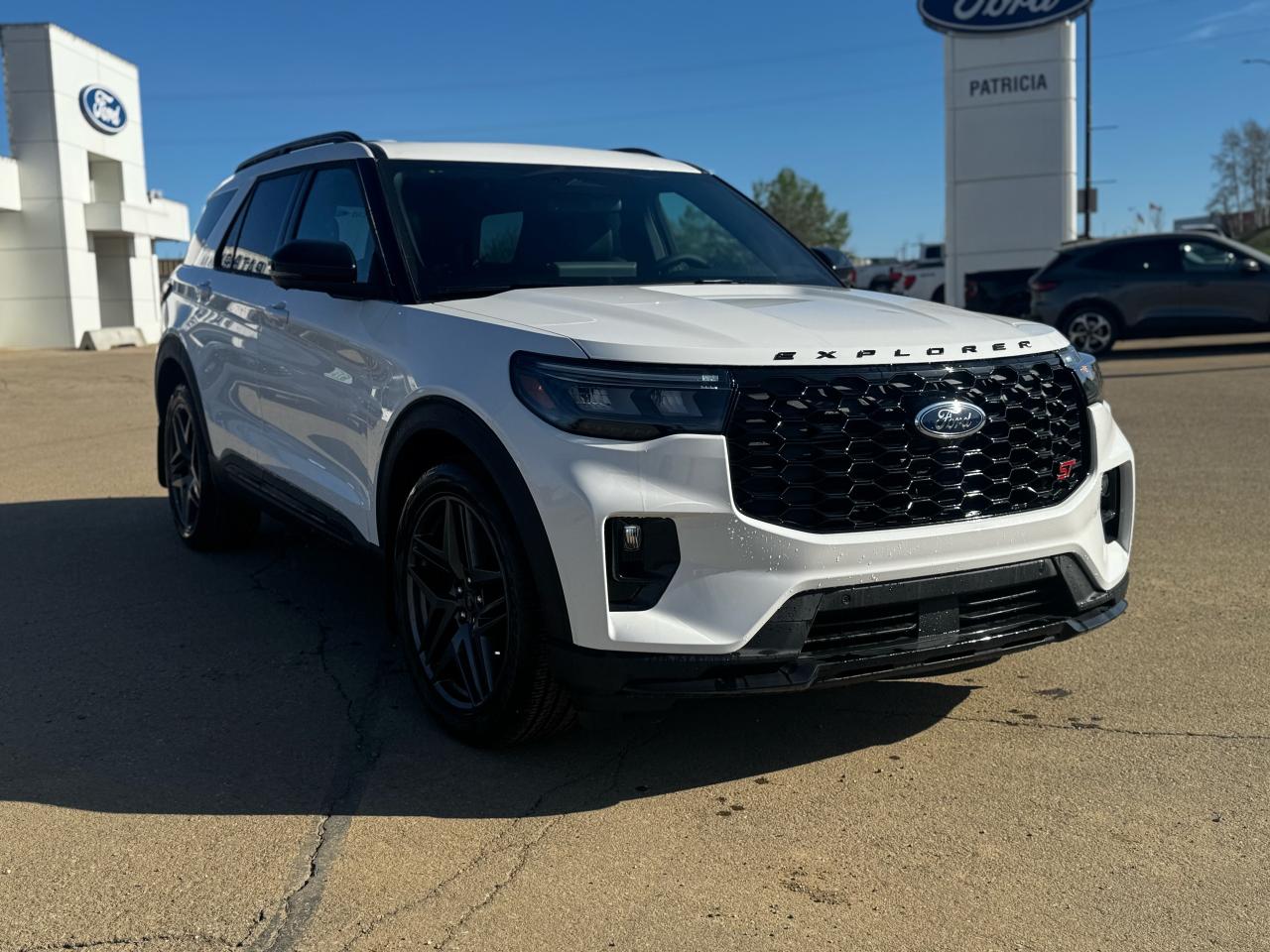 2025 Ford Explorer ST Photo1