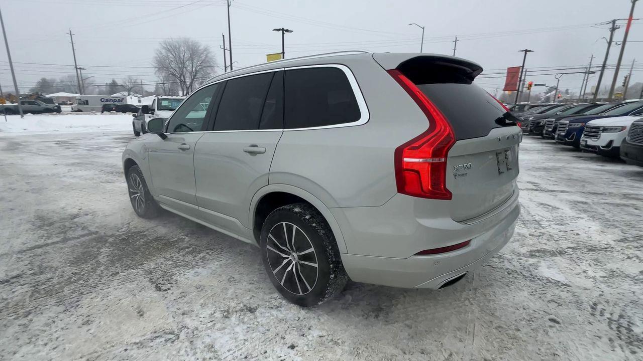 2020 Volvo XC90 Hybrid T8 Momentum PLUG IN HYBRID!!! 3RD ROW 7 PASSENGER, APPLE CARPLAY, HEATED LEATHER SEATS, MOONROOF! Photo