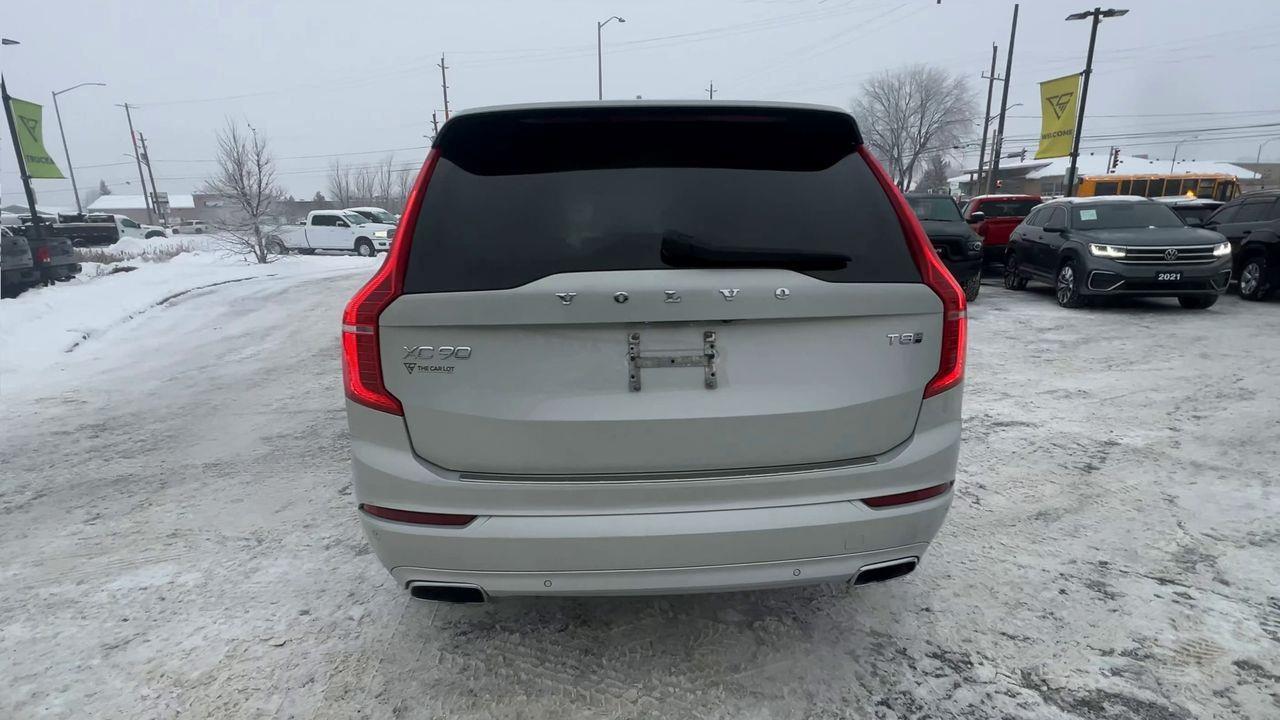 2020 Volvo XC90 Hybrid T8 Momentum PLUG IN HYBRID!!! 3RD ROW 7 PASSENGER, APPLE CARPLAY, HEATED LEATHER SEATS, MOONROOF! Photo