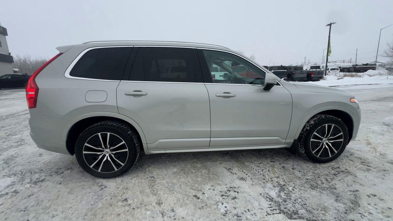 2020 Volvo XC90 Hybrid T8 Momentum PLUG IN HYBRID!!! 3RD ROW 7 PASSENGER, APPLE CARPLAY, HEATED LEATHER SEATS, MOONROOF! Photo4