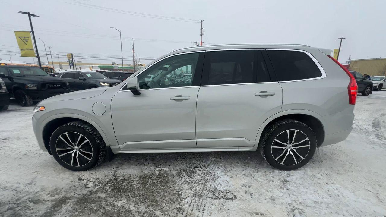 2020 Volvo XC90 Hybrid T8 Momentum PLUG IN HYBRID!!! 3RD ROW 7 PASSENGER, APPLE CARPLAY, HEATED LEATHER SEATS, MOONROOF! Photo