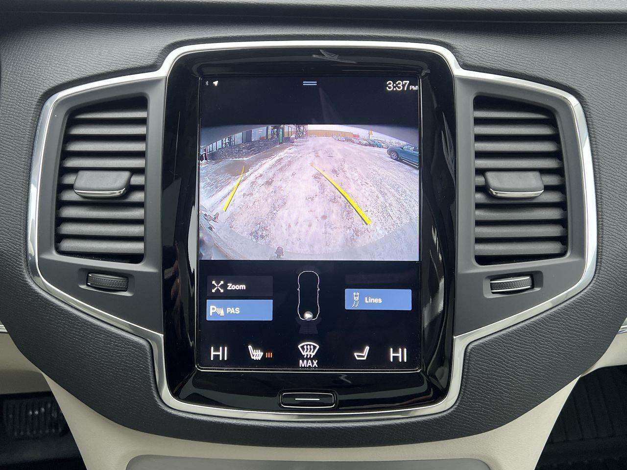 2020 Volvo XC90 Hybrid T8 Momentum PLUG IN HYBRID!!! 3RD ROW 7 PASSENGER, APPLE CARPLAY, HEATED LEATHER SEATS, MOONROOF! Photo