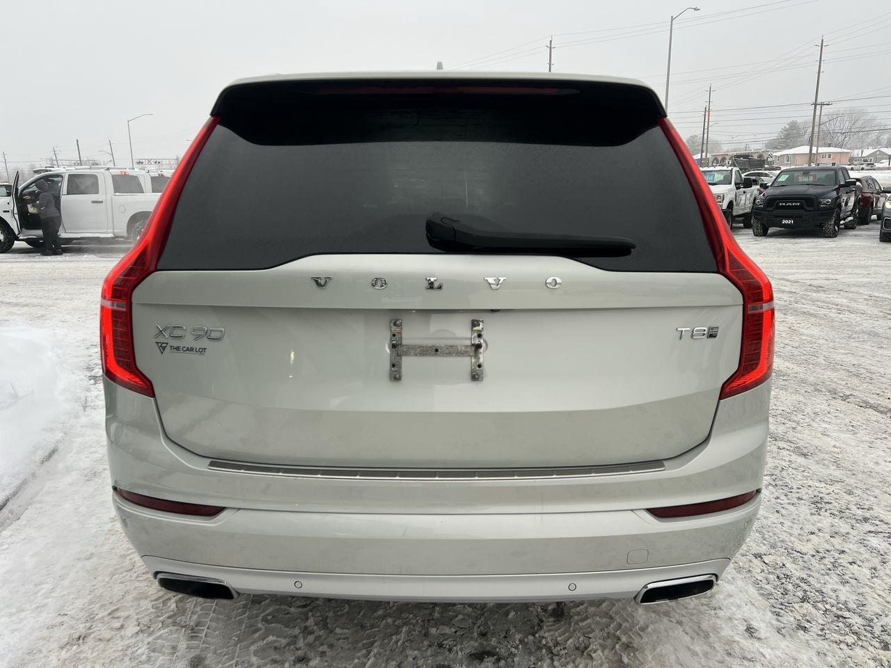 2020 Volvo XC90 Hybrid T8 Momentum PLUG IN HYBRID!!! 3RD ROW 7 PASSENGER, APPLE CARPLAY, HEATED LEATHER SEATS, MOONROOF! Photo