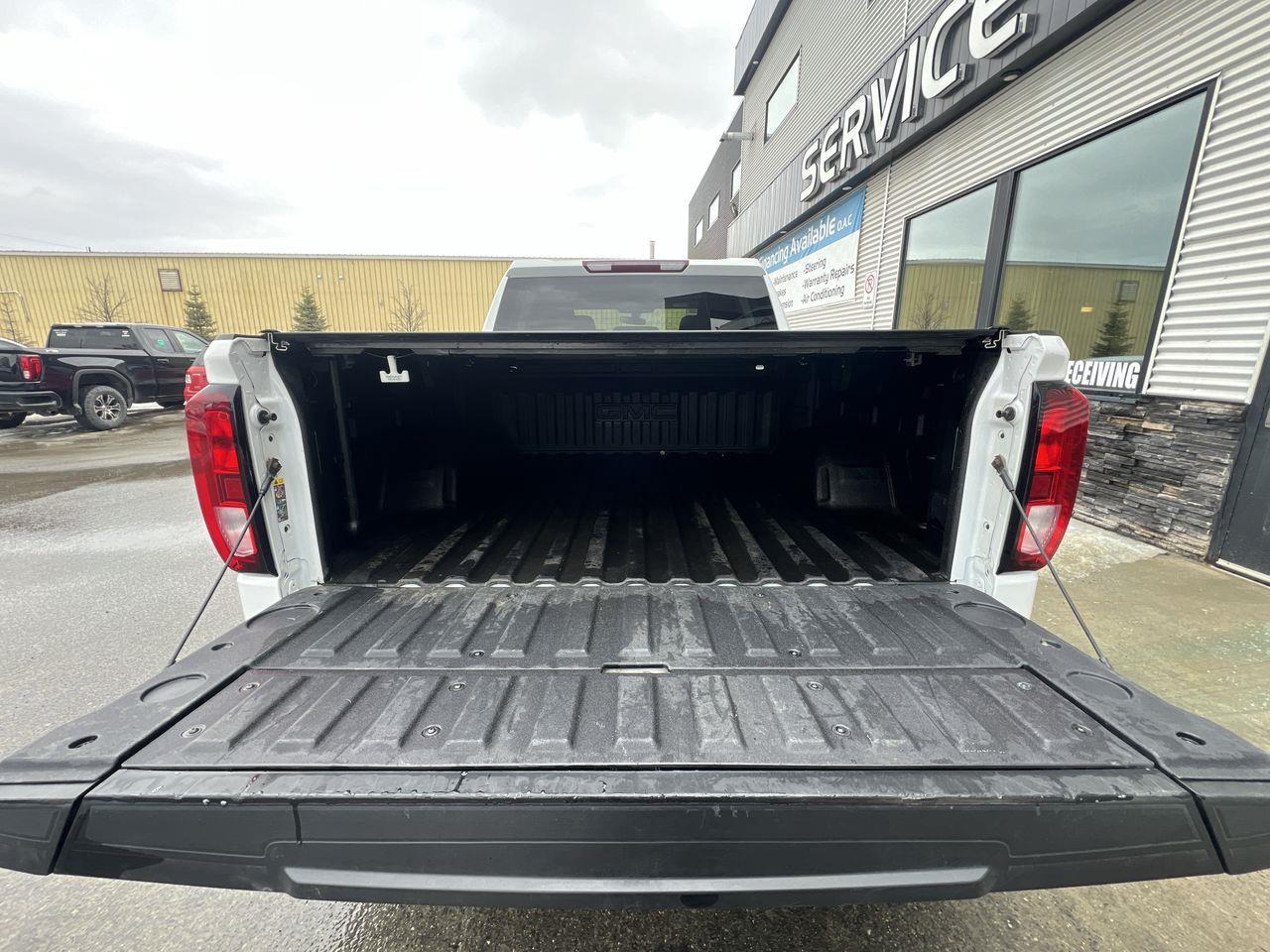 2022 GMC Sierra 1500 Limited Elevation DIESEL!!!! APPLE CARPLAY/ANDROID AUTO, HEATED SEATS, SIRIUS XM, BACK UP CAM, CRUISE CONTROL! Photo