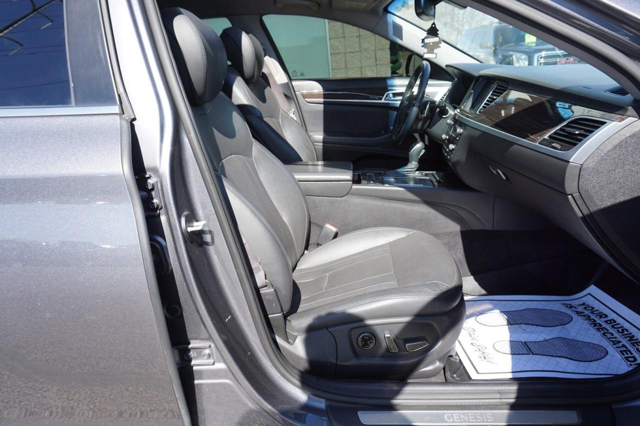 2016 Hyundai Genesis 3.8L V6 PREMIUM AWD CERTIFIED *ACCIDENT FREE* CAMERA NAV BLUETOOTH LEATHER HEATED SEATS PANO ROOF CRUISE ALLOYS - Photo #18