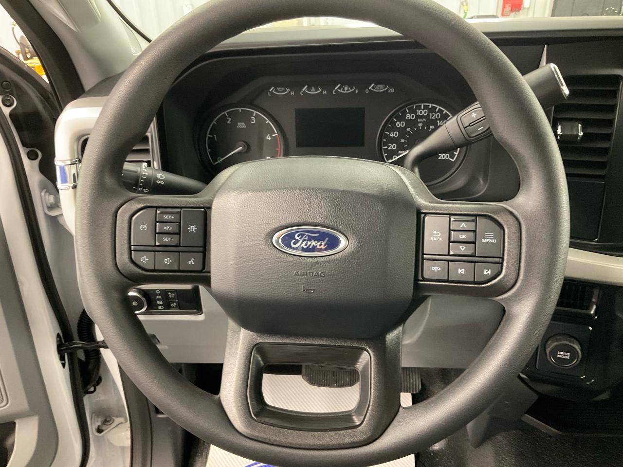2025 Ford F-550 Super Duty DRW XL Photo5