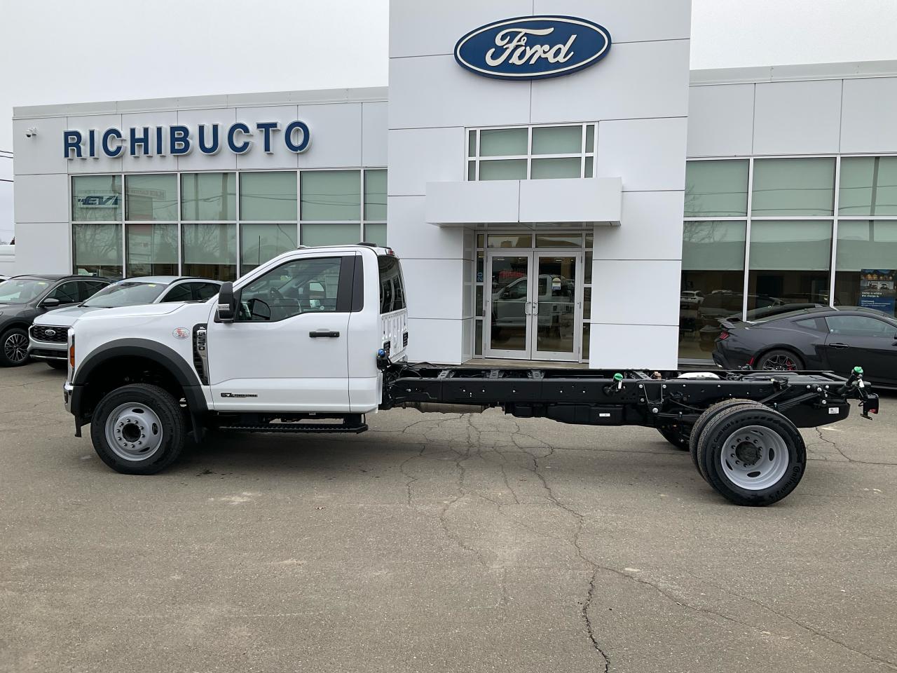 2025 Ford F-550 Super Duty DRW XL Photo5