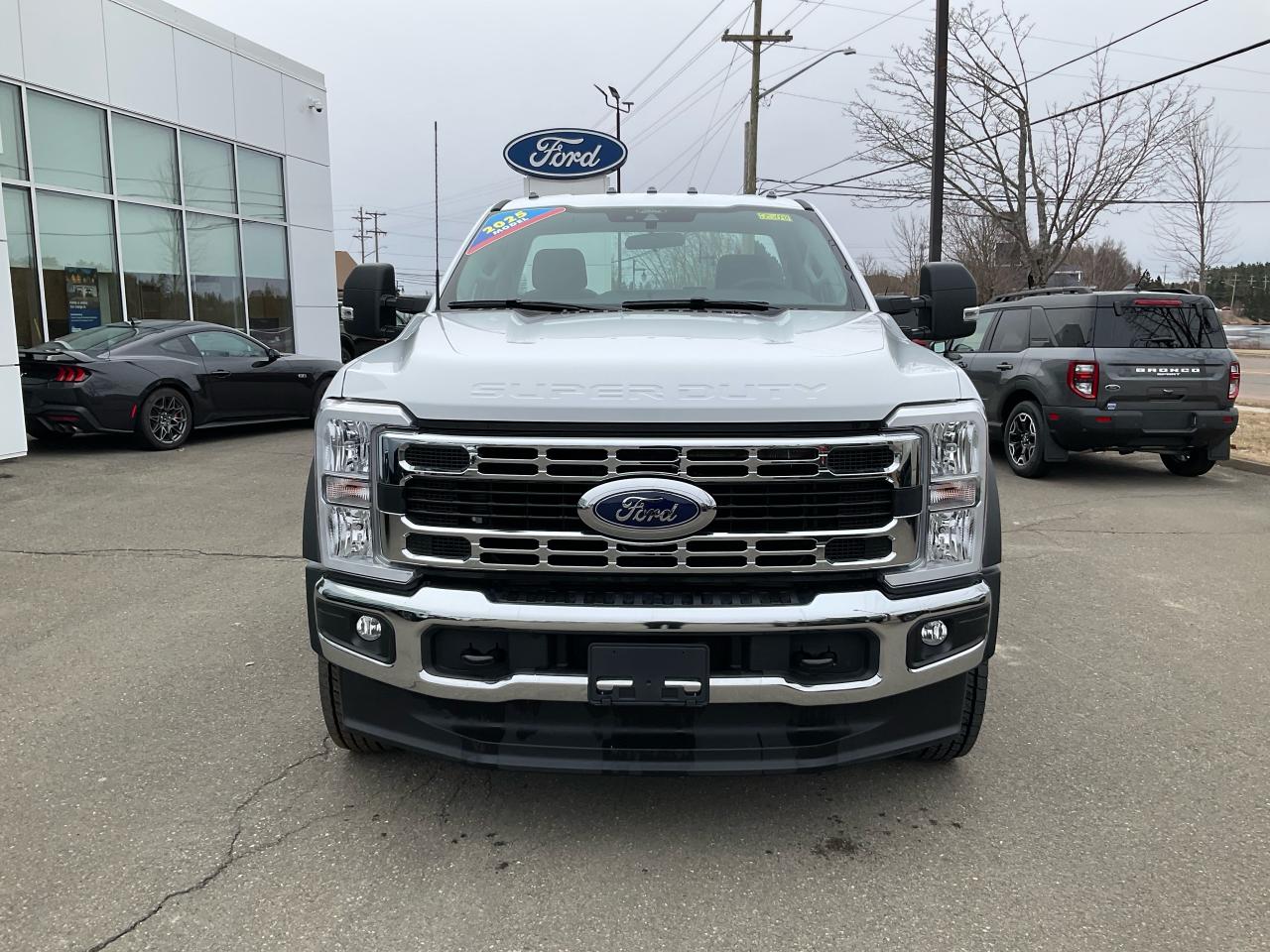 2025 Ford F-550 Super Duty DRW XL Photo5