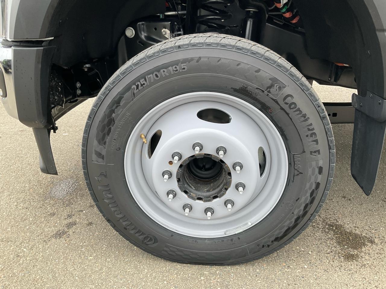 2025 Ford F-550 Super Duty DRW XL Photo5