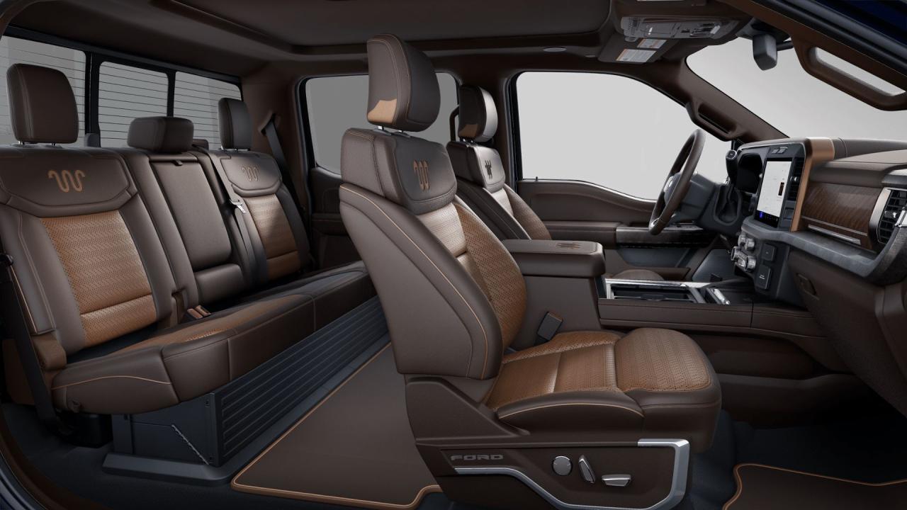 2025 Ford F-350 4X4 CREW CAB PICKUP/ Photo5