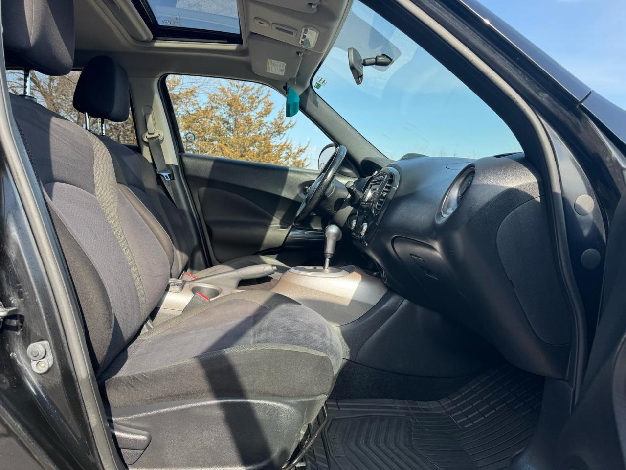 2011 Nissan Juke SL | SUNROOF | HTD SEATS | SERVICE RECORDS | Photo7