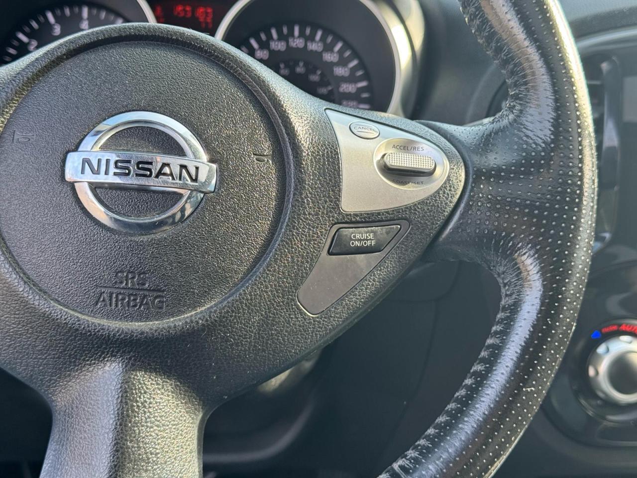 2011 Nissan Juke SL | SUNROOF | HTD SEATS | SERVICE RECORDS | Photo15