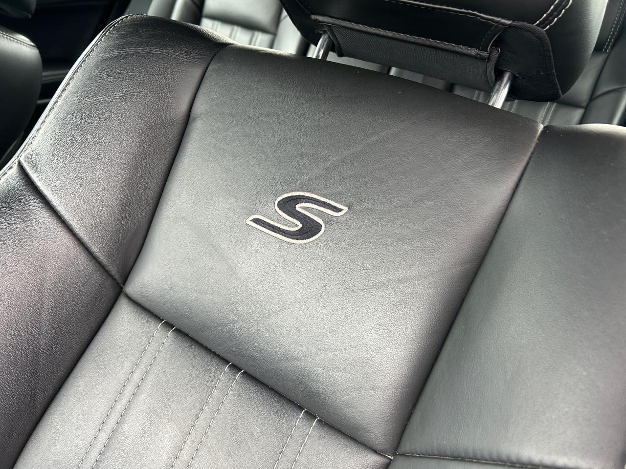 2018 Chrysler 300 300S AWD - Photo #12