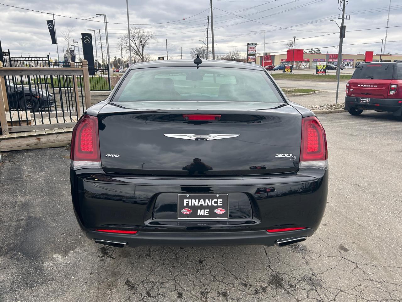 2018 Chrysler 300 300S AWD - Photo #4