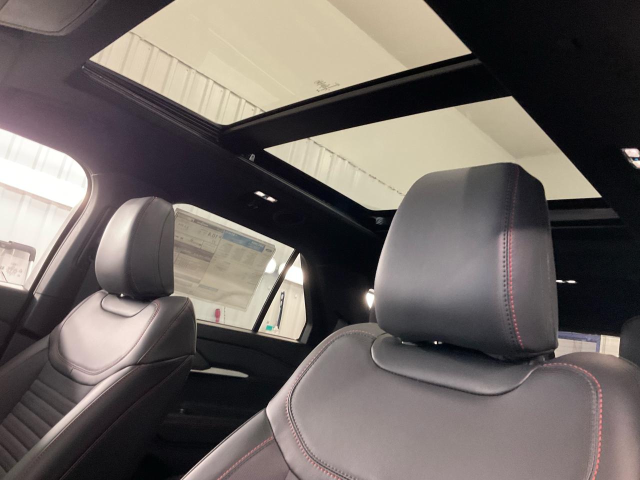 2025 Ford Explorer ST-Line Photo5