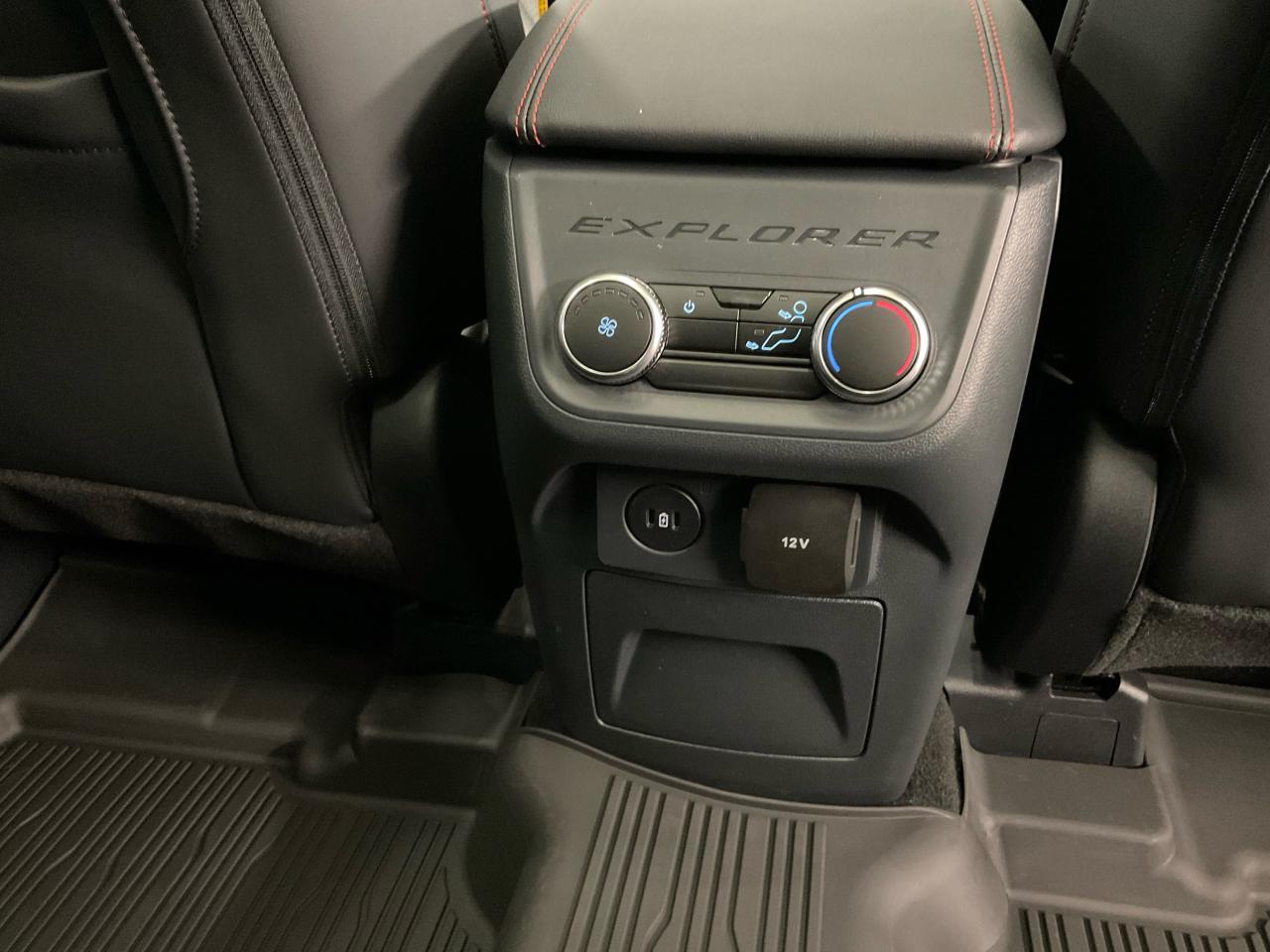 2025 Ford Explorer ST-Line Photo5