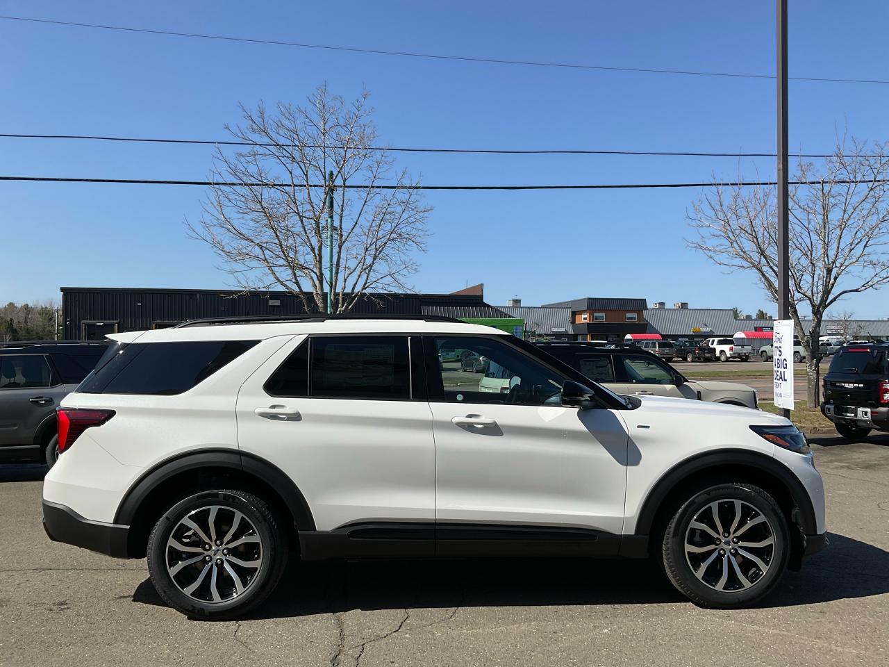 2025 Ford Explorer ST-Line Photo5