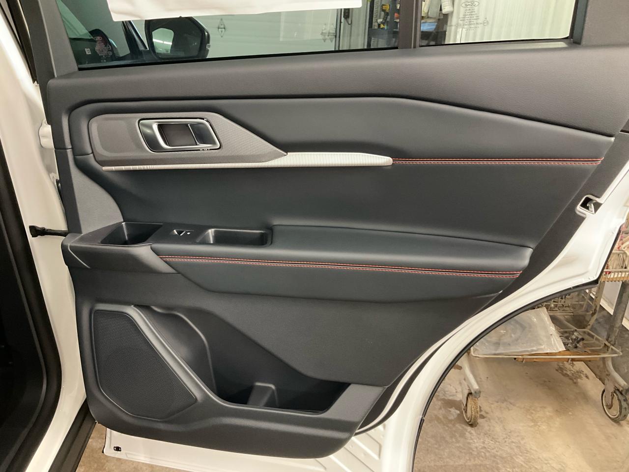 2025 Ford Explorer ST-Line Photo5