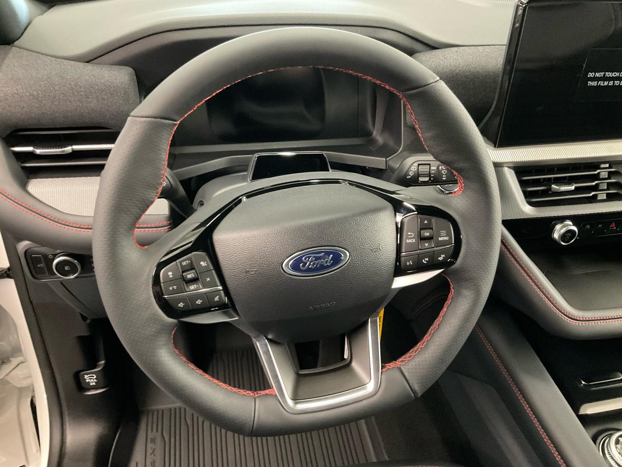 2025 Ford Explorer ST-Line Photo5