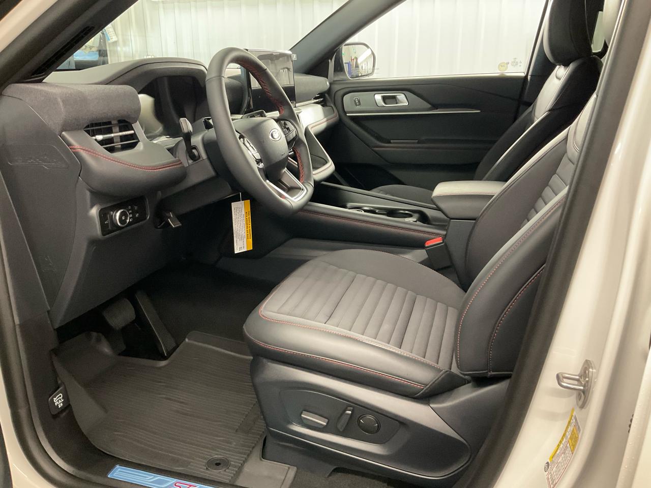 2025 Ford Explorer ST-Line Photo5