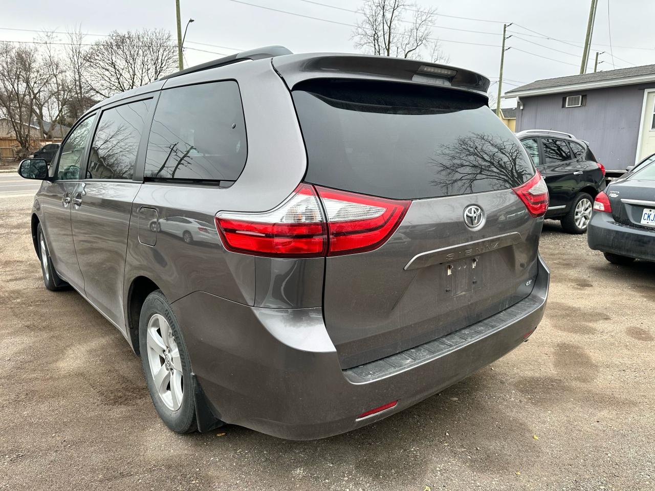 2016 Toyota Sienna LE - Photo #3