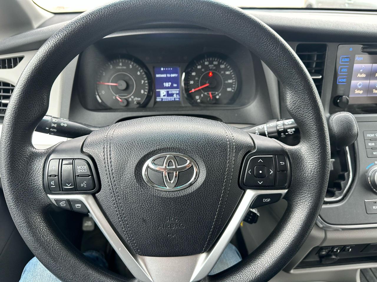 2016 Toyota Sienna LE - Photo #16