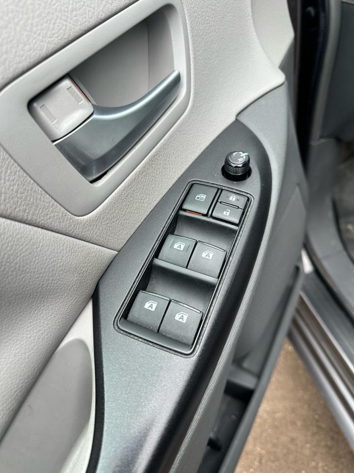 2016 Toyota Sienna LE - Photo #11