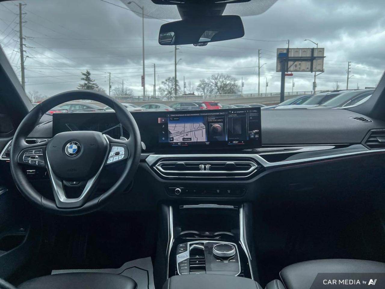 2023 BMW 3 Series 330i xDRIVE / ROOF / NAV / LEATHER / NO ACCIDENTS - Photo #12