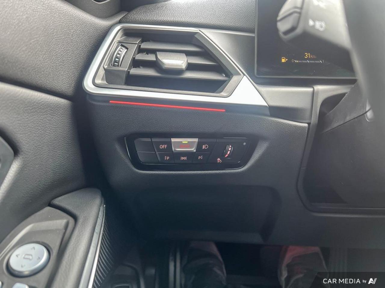 2023 BMW 3 Series 330i xDRIVE / ROOF / NAV / LEATHER / NO ACCIDENTS - Photo #14