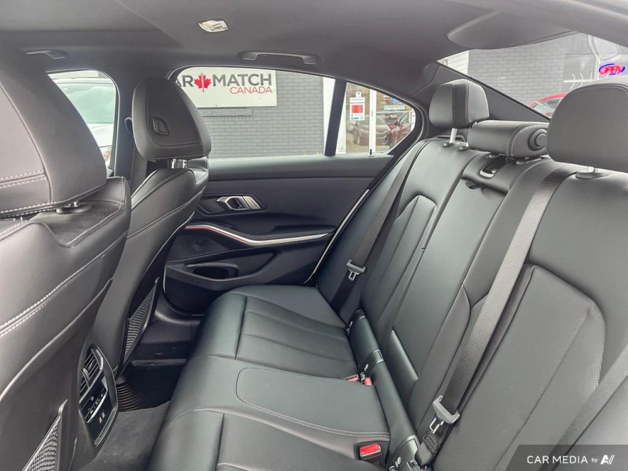 2023 BMW 3 Series 330i xDRIVE / ROOF / NAV / LEATHER / NO ACCIDENTS - Photo #11