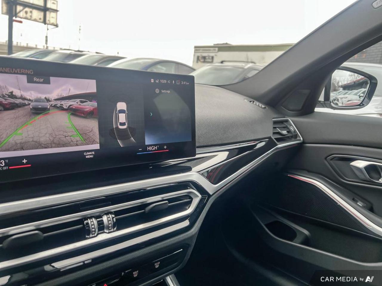 2023 BMW 3 Series 330i xDRIVE / ROOF / NAV / LEATHER / NO ACCIDENTS - Photo #24