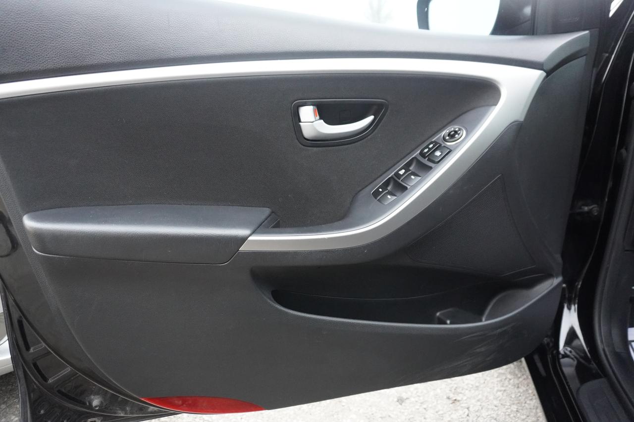 2014 Hyundai Elantra GT 1 OWNER / NO ACCIDENTS / LOW KM'S / PANOROOF/LOCAL - Photo #9