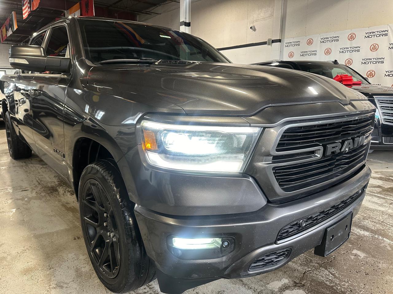 2019 RAM 1500 SPORT 4x4 CREWCAB 6'4" BOX | PANOSUN ROOF | Photo2