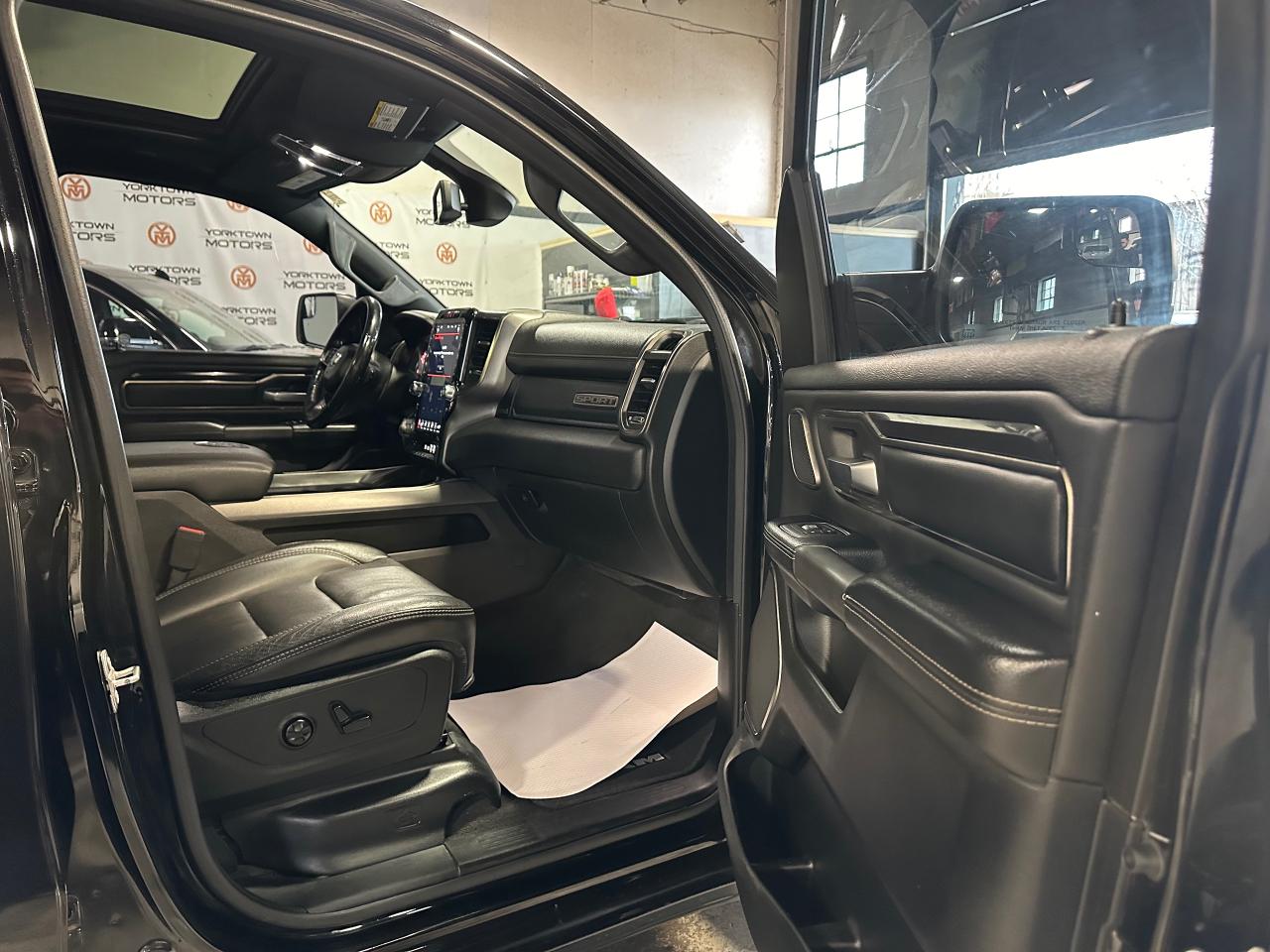 2020 RAM 1500 SPORT 4X4 CREW CAB 5'7" BOX Photo4