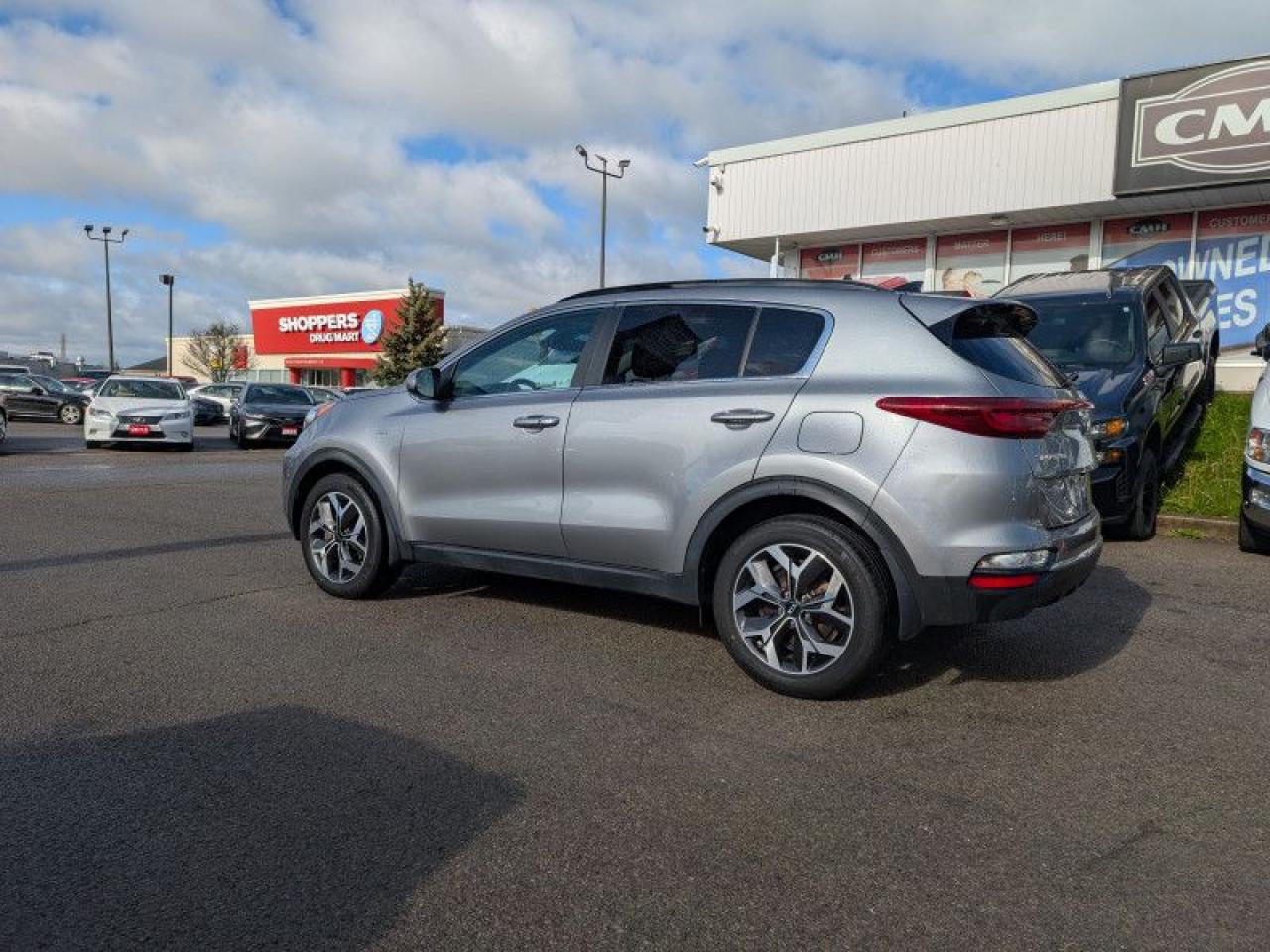 2020 Kia Sportage EX  **VERY LOW MILEAGE - PANO ROOF** Photo2